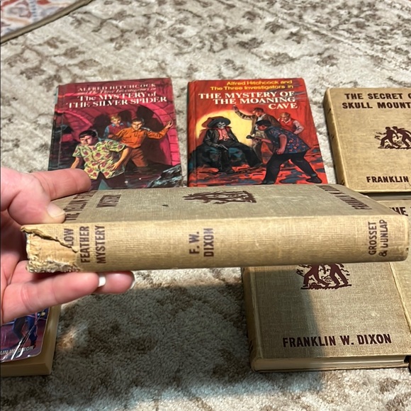 Hardy Boys and Alfred Hitchcock Mystery Book Set - Picture 6 of 17